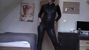 Glamour Bitch (Posing) 066 - MasturHub