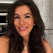 Can we talk about how lonely it is to be a hairstylist. Especially an  owner. Surrounded by people and conversation every day yet feel so alone.  You see someone you know everywhere