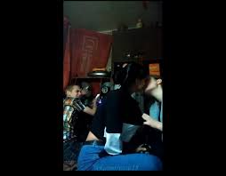 Сексуальные девушки многократно целуются periscope перископ