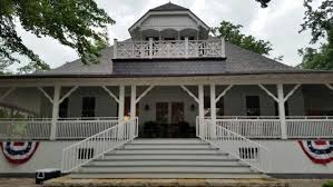 Pewaukee Lake Home Wisconsin Lake House House Styles Pewaukee Lake