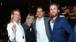 Ztvárnil řadu divadelních, filmových a televizních rolí. Chantal Poullain Miluji Mejdany S Vladimirem A Jeho Kamarady Idnes Cz