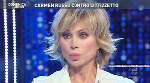 Carmen russo è sposata con enzo paolo turchi dal 1987 e i due sono sempre apparsi affiatatissimi sia in ambito professionale sia sul piano strettamente personale. Carmen Russo Incinta Al 5 Mese Ospite A Domenica Live Risponde Alle Critiche Della Littizzetto