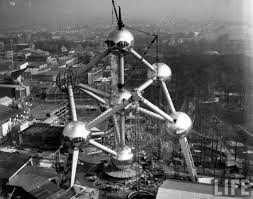 The belgian landmark • the most striking panorama (360°) over brussels • surrealistic strolling through tubes and spheres • permanent & temporary. L Atomium World S Fair Brussel History Lover