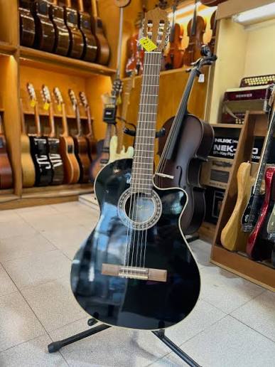 GUITARRA ROMANTICA Z-3 - FISHMAN PRESYS  PLUS - TAPA NEGRA - CORTE y BOCA OVALADA