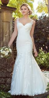 Romantic, pretty, and listed at a fraction of retail! Essense Of Australia Spring 2017 Wedding Dresses World Of Bridal Vintage Wedding Dress Boho Wedding Dresses Australia Bohemian Wedding Dress Lace