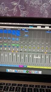 Why does the mixer open when I load the project instead of the project  itself? How can this be fixed? Pleaseeeee 🤞🏼🙏🏼🥹