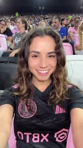 Daisy Blooms Intermiami