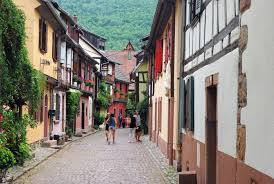 Au pays des étoiles, la magie de noël opère. A Walking Tour In Kaysersberg Alsace French Moments