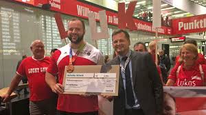 He was european junior discus champion in 2011 and holds the . Helvetia Honoriert Diskus Bronze Von Lukas Weisshaidinger Mit 25 000 Euro Helvetia