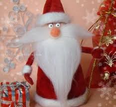 Jedna od ideja koja je veoma lako izvodljiva je sneško belić koji se pravi od stvari koje verovatno imate u vašem domu i koje su veoma pristupačne, . Kako Napraviti Djeda Mraza Ispod Drveta Vlastitim Rukama Majstorska Klasa Sa Fotografijama Korak Po Korak