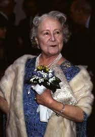 Stylelist Page Has Moved Pictures Of Queen Elizabeth Queen Mom Queen Mother