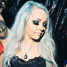 Samantha Chambers's Instagram, Twitter & Facebook