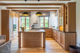 Massivholzkuche Landhaus Kuchen Von Beer Gmbh Landhaus Massivholz Mehrfarbig Homify In 2020 Massivholzkuchen Landhauskuche Haus Kuchen