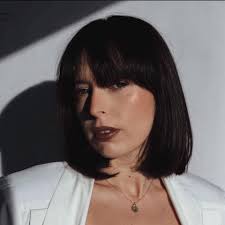 Witam, szukam makijażu z uczesaniem w jakiś dobierany warkocz jeden bądź  dwa na 17.06 i 18.06, dwa wesela dzień po dniu 🙈 Jestem z Katowic ale mogę  też dojechać. Proszę o informację