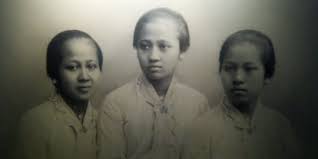Dan siapakah yang lebih banyak berusaha memajukan. 25 Kata Kata Bijak Raden Ajeng Kartini Inspirasi Bagi Generasi Muda Merdeka Com