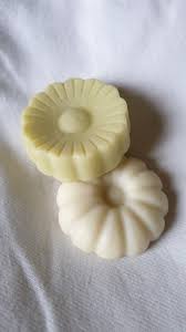 Creme Solide Bio Au Beurre De Karite Potions Et Chaudron Recettes De Cosmetiqu Savon Fait Maison Produits De Beaute Faits Maison Recettes De Cire D Abeille