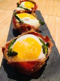 Rimuovetele dall'acqua e adagiatele sui portauova. Cestini Di Prosciutto Crudo Con Asparagi E Uova Ricette Veloci Dopo Lavoro After Work Quick Recipes