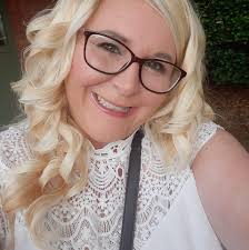 Leslie Mersinger's Instagram, Twitter & Facebook