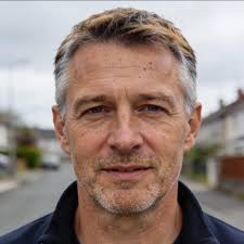 Is there parking at Class Clown restaurant in Calgary?