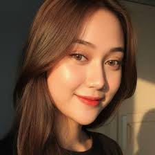 My husband and I recently got this sideboard and I want to paint it red. My  husband says absolutely not... haha, we're having a debate 😂. He says we  should leave it