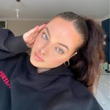 A shoot to update my portfolio that was then lucky enough to be published  in MALVIE Magazine 🤩 I wouldn't have been able to do this without the  incredible: Mua: Anya Botterill