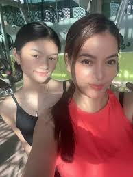 Hết Tết, con gái Trương Ngọc Ánh lên dây cót cùng mẹ đốt mỡ thừa, bảo sao  dáng ngày càng đỉnh