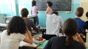 Reggio Emilia, due professoresse denunciate per falso in atto pubblico: «Hanno modificato al ribasso i voti sul registro»