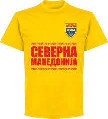 Andere namen in de selectie zijn ezgjan alioski van leeds united, enis bardhi van levante, darko churlinov van stuttgart en elmaz van napoli. Bol Com Noord Macedonie Team T Shirt Geel 3xl