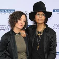 They are all thrilled that the show got picked up. Roseanne Barr Sara Gilbert Will Meine Leber Verzehren Gala De