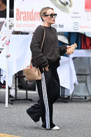 Hilary Duff Makes Sweatpants Look Chic — And It’s All Thanks to This Sleek Crossbody Bag