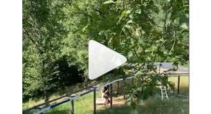 La casa è quasi interamente tinta di bianco, arredata in modo sobrio e moderno e dotata di ogni comfort. Per Antonella Clerici E Maelle La Casa Sull Albero Costruita Nel Loro Bosco Foto Ultime Notizie Flash
