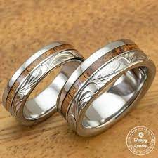 Titanium Wedding Band Set With Hawaiian Koa Wood Inlay Hand Engraved With Hawaiian Heritag Titanium Wedding Band Sets Wedding Rings Unique Couple Wedding Rings