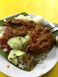 It's a little bit more expensive than the nearby antarabangsa nasi lemak, which is also in kampung baru, but in my opinion, the food is slightly better and the atmosphere is a little nicer. Sejarah Pengasas Nasi Lemak Antarabangsa Kg Baru Saji My