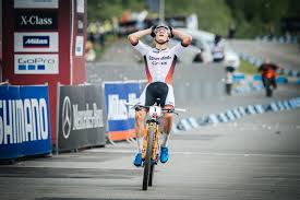 Stel dat hij wint, weerklinkt het van der poel test na hoogtestage de benen in zwitserland: Mathieu Van Der Poel 2020 Letzte Mtb Saison Acrossthecountry