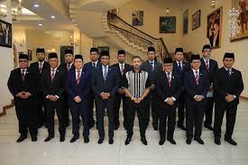 Yang penting anda kenalpasti apakah bentuk soalan dan seksyen penilaian untuk sesi exam yang anda dipanggil. Hrh Crown Prince Of Johor On Twitter Dyam Mejar Jeneral Tunku Ismail Ibni Sultan Ibrahim Menerima Mengadap Yb Dato Haji Azmi Rohani Setiausaha Kerajaan Johor Wakil Wakil Persatuan Pegawai Tadbir Negeri Johor