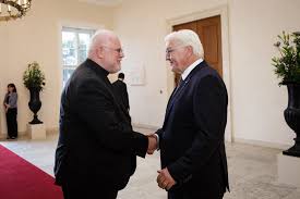 Kardinal reinhard marx ist vorsitzender der bayerischen bischofskonferenz und seit märz 2014 zudem vorsitzender der deutschen bischofskonferenz. Www Bundespraesident De Der Bundesprasident Terminkalender Treffen Mit Dem Standigen Rat Der Deutschen Bischofskonferenz