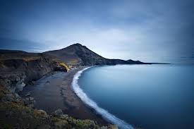 Islandia ofrece una gran diversidad de excursiones para los amantes de la naturaleza con paisajes impresionantes, campos de lava reciente, rugientes cascadas y majestuosos glaciares. Impresionantes Paisajes De Islandia Capturadas Por Jerome Berbigier Caracteres