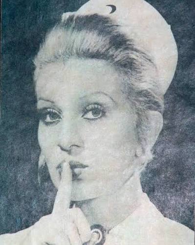 Bu haftaki pazar nostaljisinde herkesin “Bayan Sus” olarak tanıdığı Dilek  Tunca'nın “Sus İşareti Yapan Hemşire” hikayesini paylaşmak istedim. Dilek  Tunca'dan o fotoğrafın hikayesi: “Hiç unutmuyorum, 1976 senesinin yazıydı.  turizm işimle ilgili almanya'dan