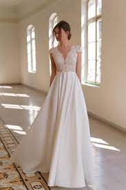 Wedding Dress Lace Wedding Dress V Neck Wedding Dress Bride Etsy Bridal Dresses Lace Boho Style Wedding Dress Wedding Dress Types