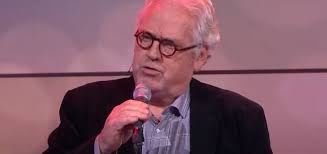 Smid is bekend als presentator en zanger. Ernst Daniel Smid 67 Schrijft Autobiografie Over Pieken En Dalen In Zijn Leven