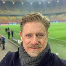 Peter bolesław schmeichel, mbe (danish pronunciation: Gxbbgqnwvn1wum