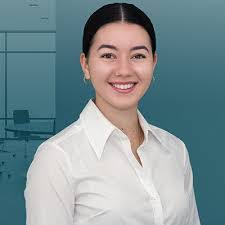 Nicole Pelzer's Instagram, Twitter & Facebook