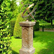 Markenware aus dem hause esschert design. Garten Sonnenuhr Sandstein Saule Skaphe