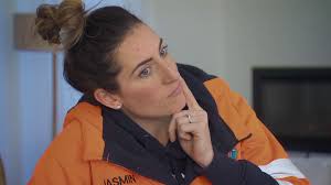 Jasmin is stressing over her 'slim' budget