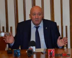 Adrian păunescu • orchestrații și chitară: Primarul DÄƒ Replica Maskulik Si Butka GeoanÄƒ Si Vanghelie Au Furat Startul Campaniei Electorale
