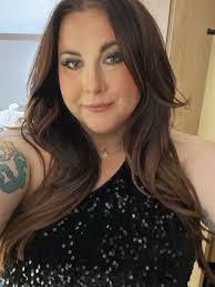 Carly Davenport's Instagram, Twitter & Facebook