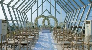 Ada banyak tempat yang bakal dipilih pasangan yang ingin berfoto prewed, seperti contohnya saja di 3 tempat outdoor paling populer di bandung berikut. Bandung Weddings Intercontinental Bandung Dago Pakar