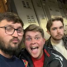 Aaron Sneddon's Instagram, Twitter & Facebook