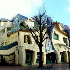 Un Batiment Sans Angle Droit Architecture Cool Batiment Sopot