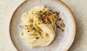 Jamie Oliver Cauliflower Cheese Pasta Channel 4 Keep Cooking Family Favourites Recipe In 2020 Cauliflower Cheese Vegetarian Dishes Easy Veggie Recipes